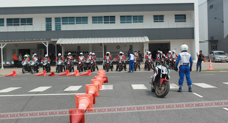 ขับขี่ปลอดภัยมอเตอร์ไซค์ฮอนด้า