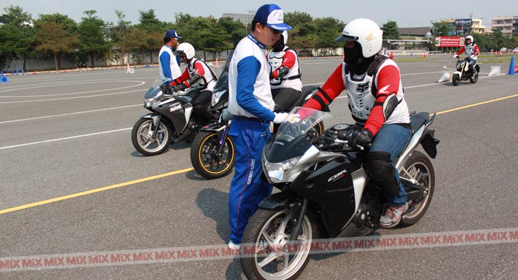 ขับขี่ปลอดภัยมอเตอร์ไซค์ฮอนด้า