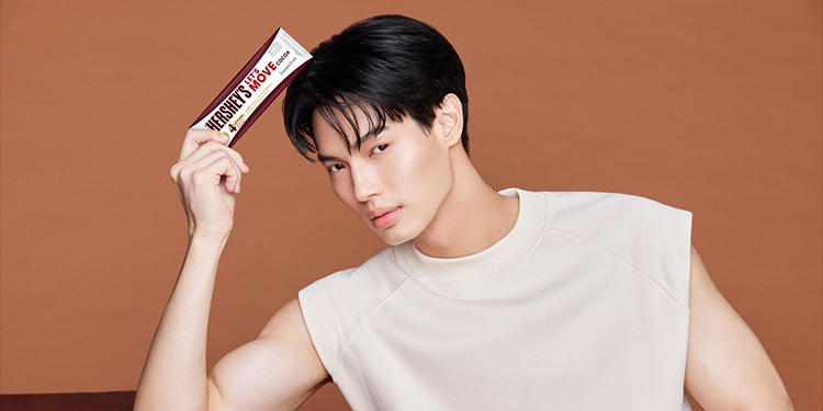 ตาลุกวาว ‘วิน-เมธวิน’ อวดหุ่นลีน กล้ามเป็นมัดๆ   ในงานหนังโฆษณา โกโก้ HERSHEY’S Let’s Move  