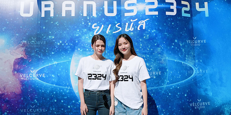 คู่จิ้นขวัญใจมหาชน “ฟรีน-เบคกี้” นำทีมบวงสรวงภาพยนตร์ "URANUS2324"  เตรียมใจฟูกับหนังไซไฟอวกาศฟอร์มยักษ์เรื่องแรกของไทยโดย “เวลเคิร์ฟ สตูดิโอ”