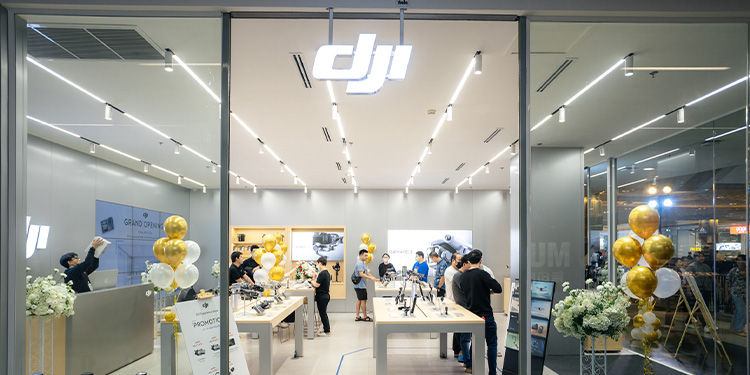 เปิดตัว DJI Experience Store สาขาเซ็นทรัล เชียงใหม่ ตอบโจทย์ทุกประสบการณ์การเล่าเรื่องทางอากาศของโดรนเลิฟเวอร์ภาคเหนือ พร้อมชวนสัมผัสสุดยอดโดรนแฟลกชิปใหม่ล่าสุด DJI Mavic 3