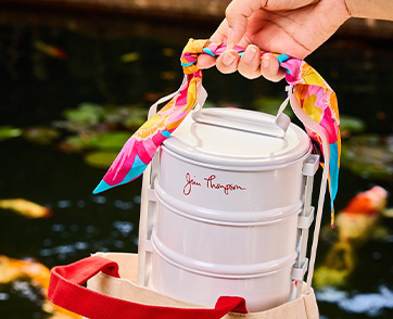 คลายร้อนให้ชื่นใจกับ “ข้าวแช่ จิม ทอมป์สัน” สำรับหน้าร้อนสุดไอคอนิกกลับมาเสิร์ฟให้หายคิดถึงแล้ว