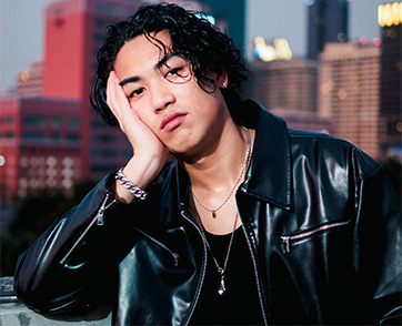 SEA. ปล่อย “ครั้งหนึ่ง” ดึง Z9 ถ่ายทอดรักแบบ Gen Z กลิ่นอายดนตรีไทย พร้อม SARAN ผู้อยู่เบื้องหลังผลักดัน ในฐานะศิลปินคนแรกของค่าย ค่าย BALANCE MUSIC